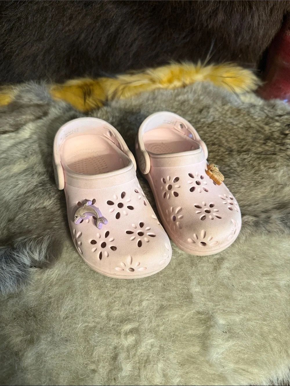 CROCS Kids Light Pink Floral Clog Sandals with Charms 10 (UBUPK)